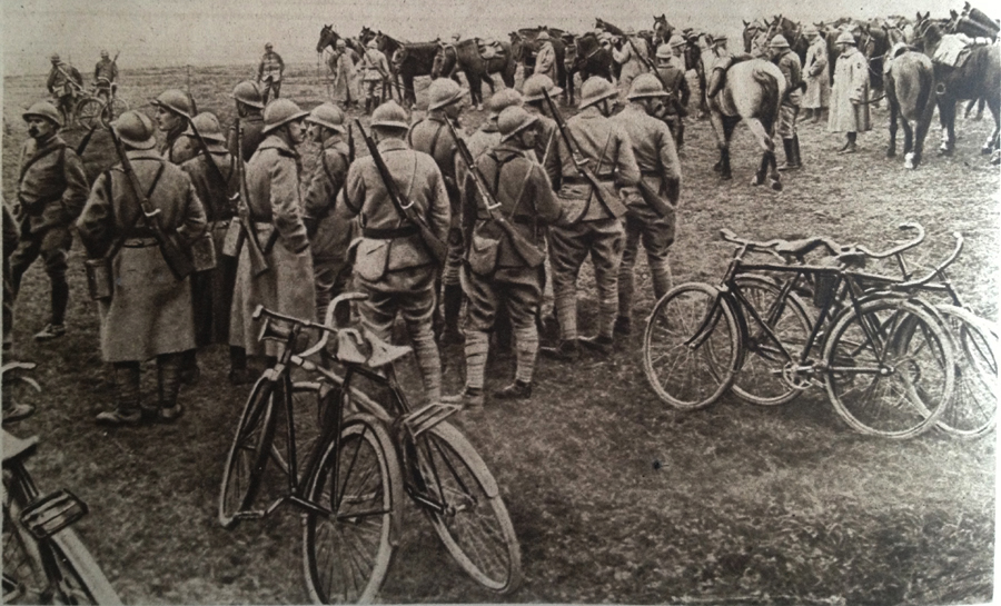 Cyclists and cavalrymen waiting to transmit orders in March 1918.