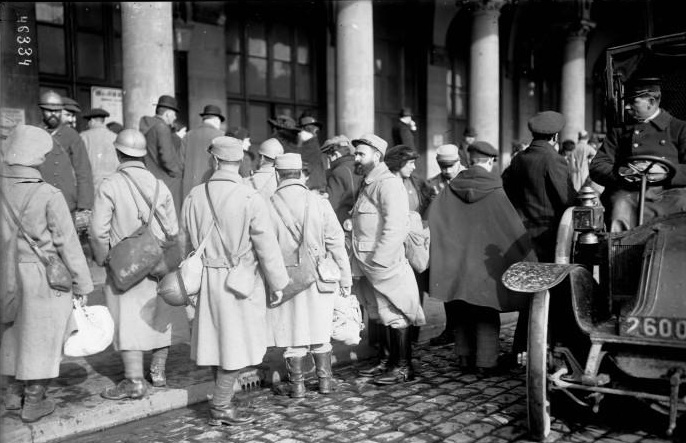 Soldiers on furlough in Paris, at the Gare de l'Est.