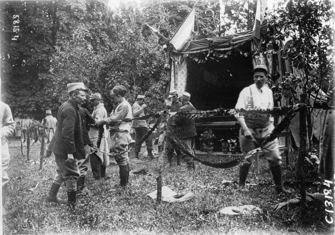 Erecting an army theater at Champetre.