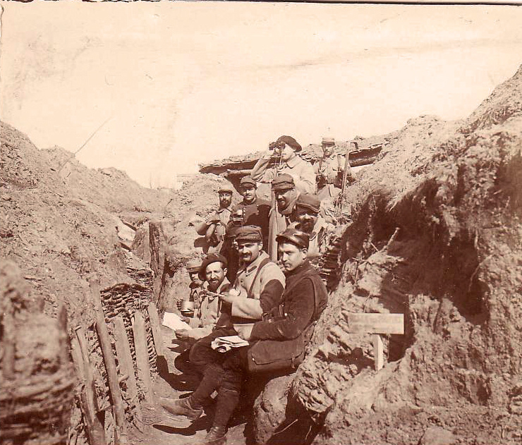 Note the rubberized kepi on the man seated at right. Ca. late 1914 / early 1915.