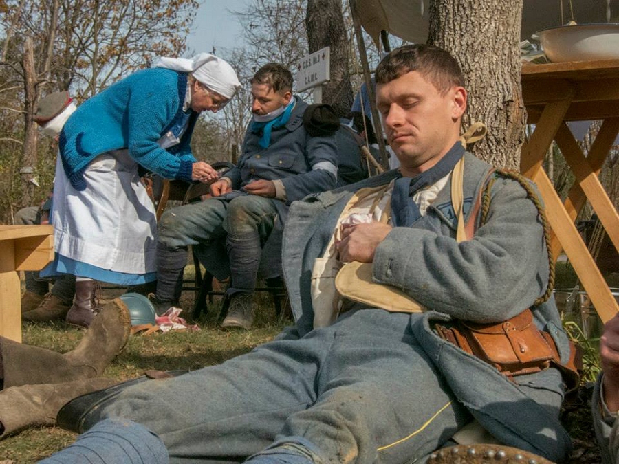 Sdt. Bouchez waits to receive care at the Canadian field hospital while Sdt. Arnouil is treated by a nurse, November 2014