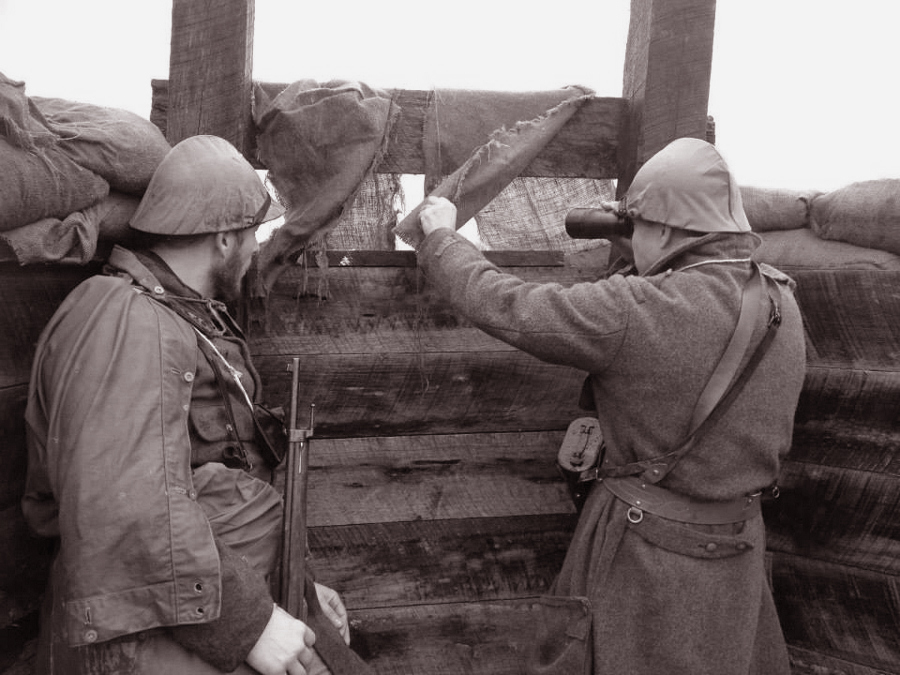 Lieut. Cartier observing the German lines, December 2014