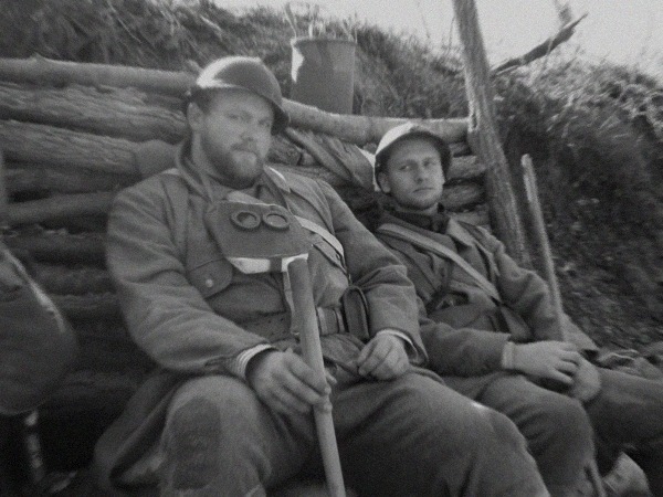 Sdts. Petit and Bouchez having a sit, November 2006.