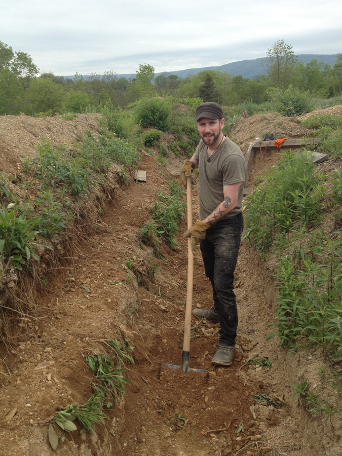 Sgt. Contamine working on the second line trench at the French company work weekend. Newville, September 2013.