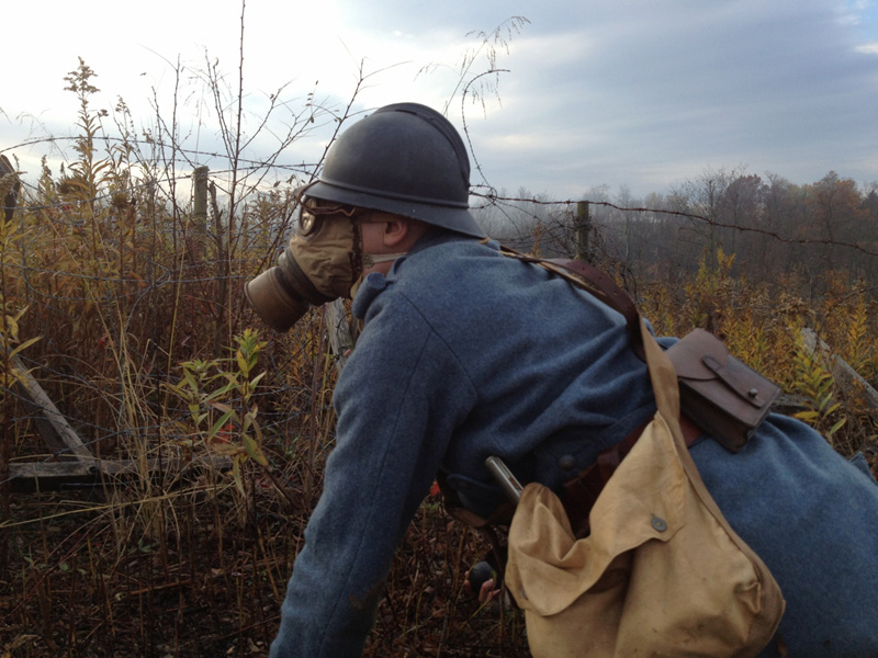 A soldier of 151 RI wearing his gas mask. Newville, November 2013.